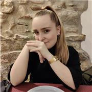 Ofrezco clases particulares a alumnos de primaria. Soy alumna universitaria y puedo ayudar en cualquier materia de primaria (matemáticas, lengua, inglés, ...)
